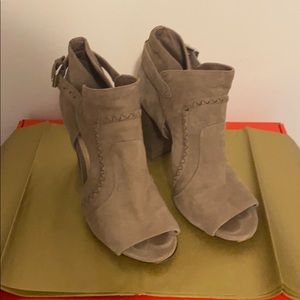 Vince Camuto block heel suede sandal